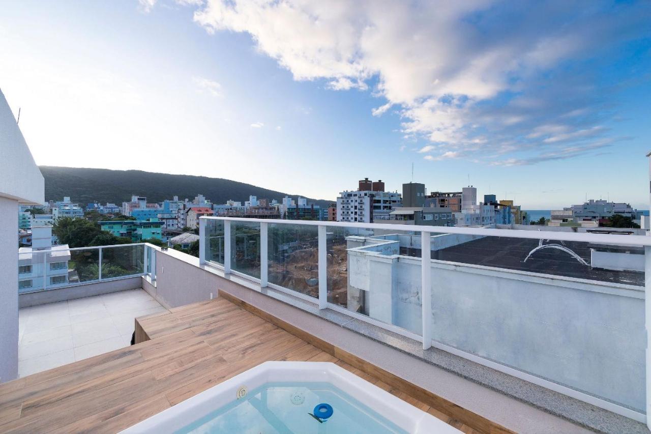 Terrazzo 602B: Beachfront Duplex with Pool and Fitness Center Bombinhas Exterior photo