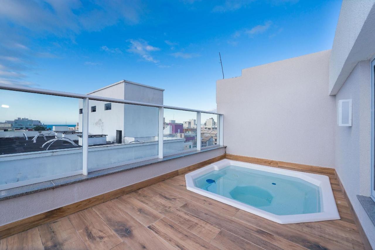 Terrazzo 602B: Beachfront Duplex with Pool and Fitness Center Bombinhas Exterior photo
