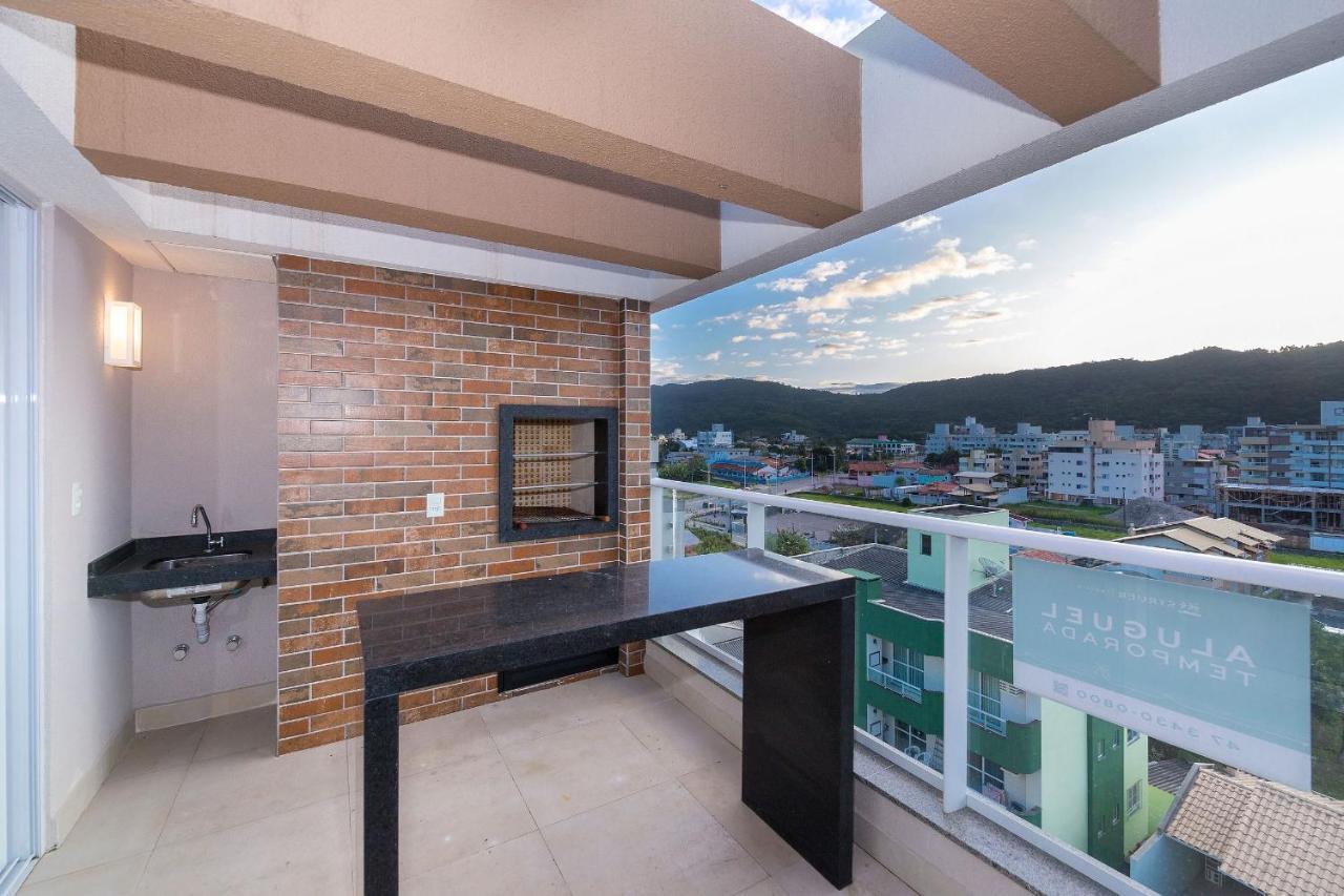 Terrazzo 602B: Beachfront Duplex with Pool and Fitness Center Bombinhas Exterior photo