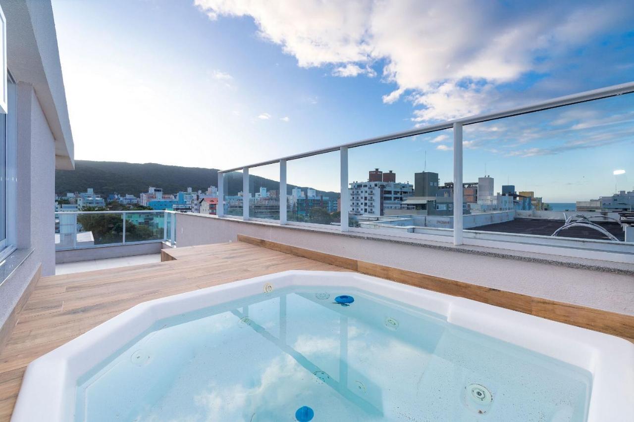 Terrazzo 602B: Beachfront Duplex with Pool and Fitness Center Bombinhas Exterior photo