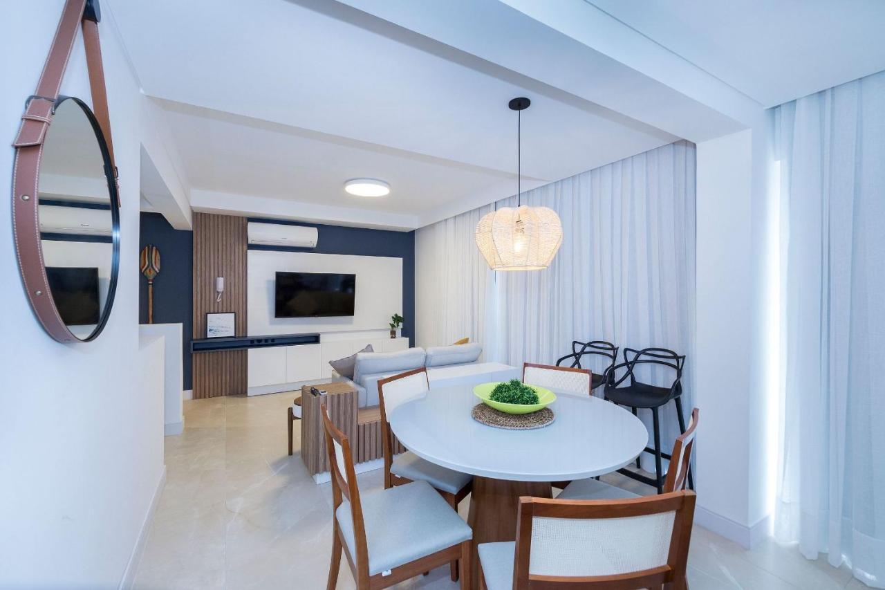 Terrazzo 602B: Beachfront Duplex with Pool and Fitness Center Bombinhas Exterior photo