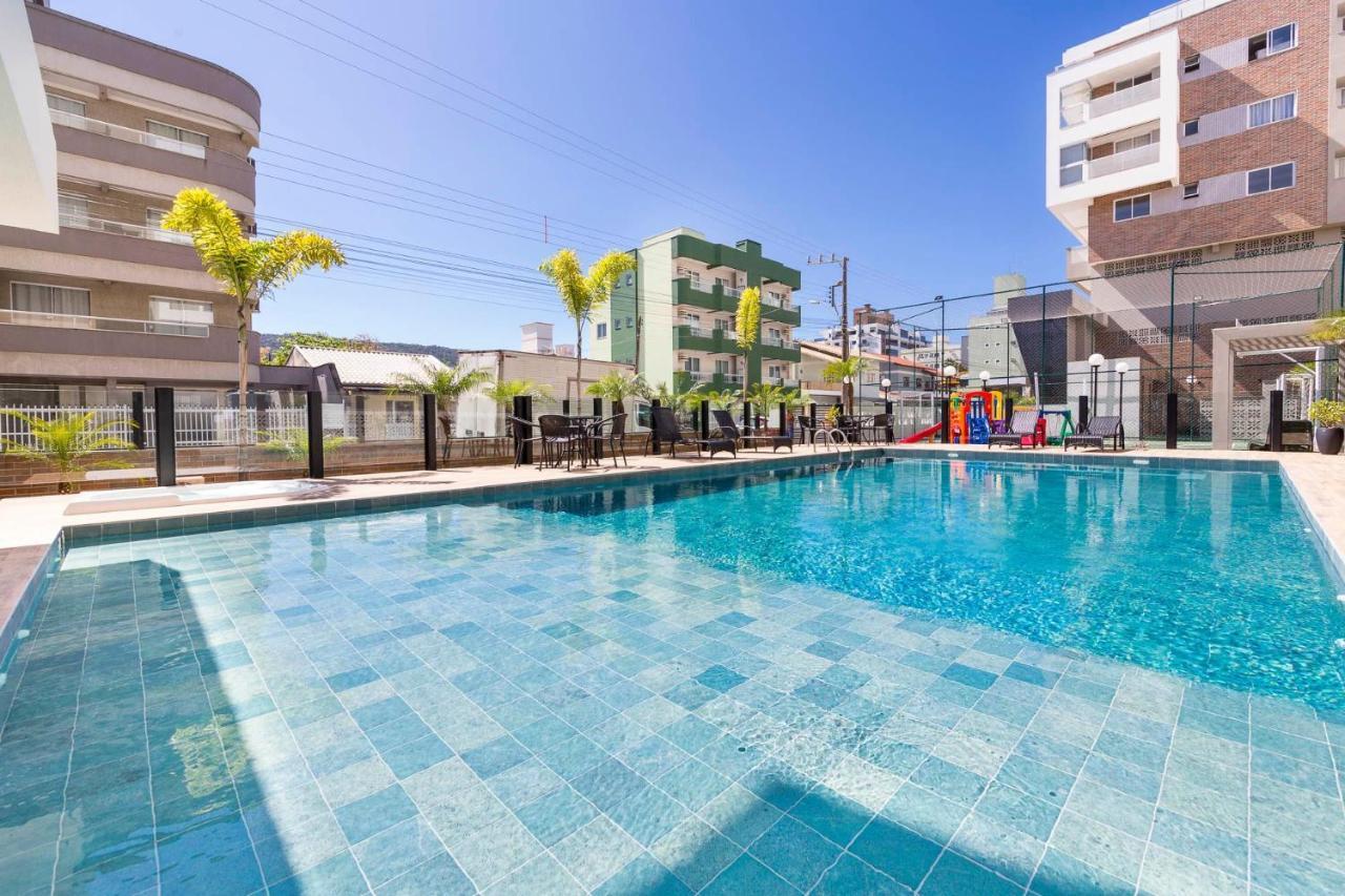 Terrazzo 602B: Beachfront Duplex with Pool and Fitness Center Bombinhas Exterior photo
