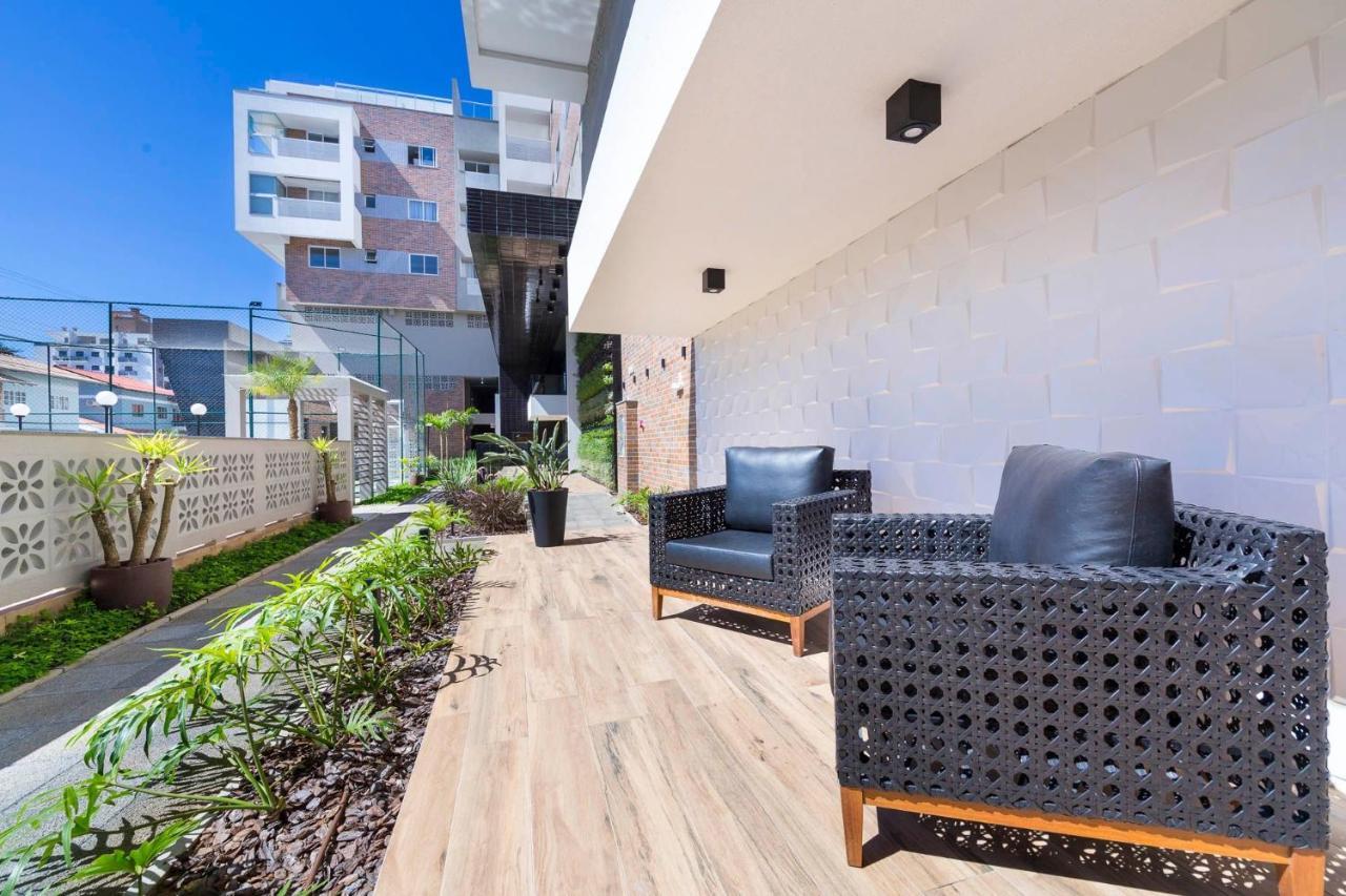 Terrazzo 602B: Beachfront Duplex with Pool and Fitness Center Bombinhas Exterior photo