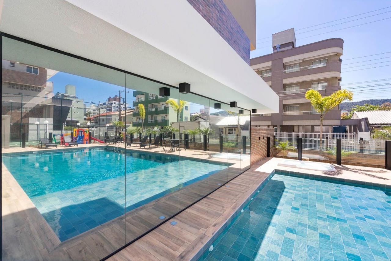 Terrazzo 602B: Beachfront Duplex with Pool and Fitness Center Bombinhas Exterior photo